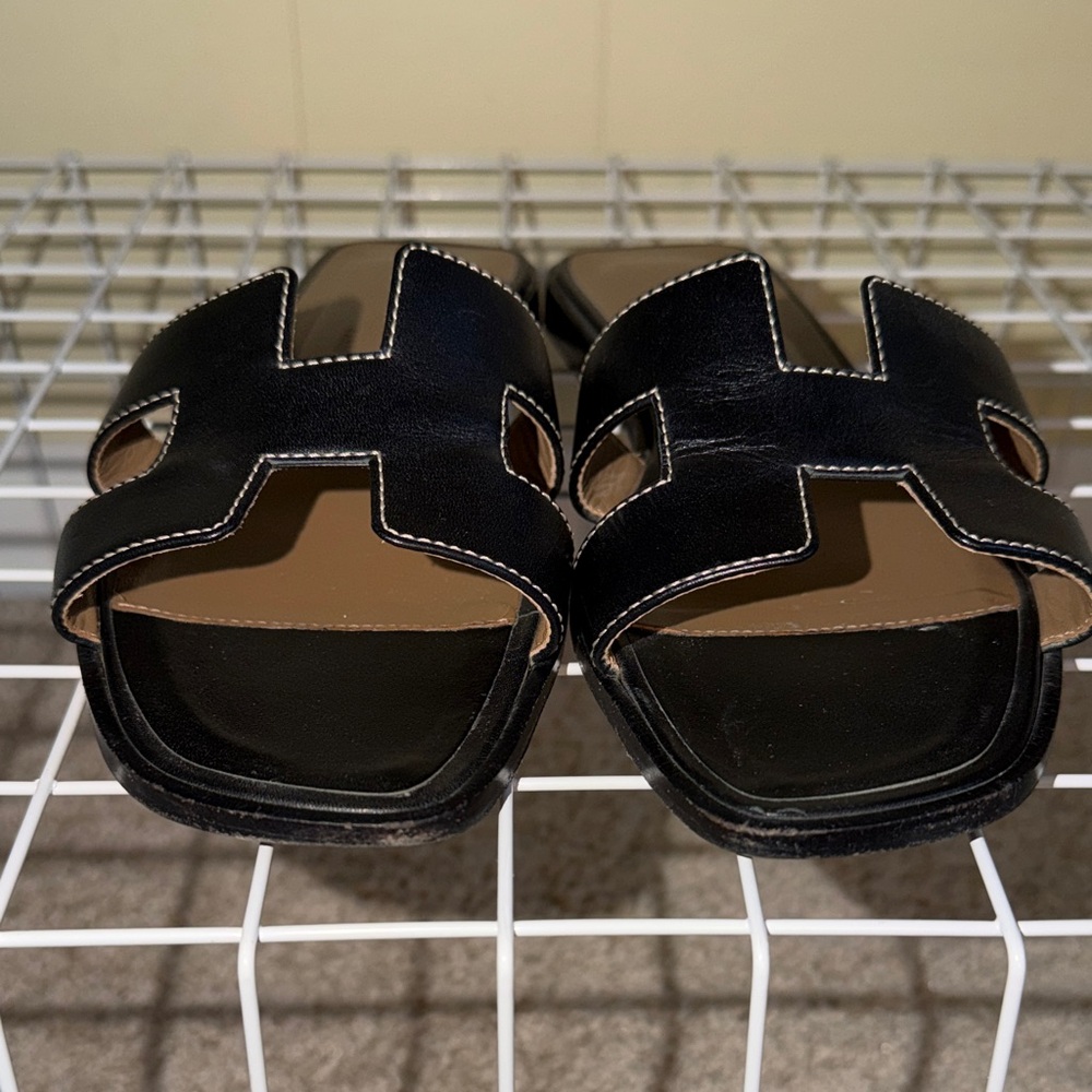 Hermes Black Oran Sandals 35 - Picture 2 of 15